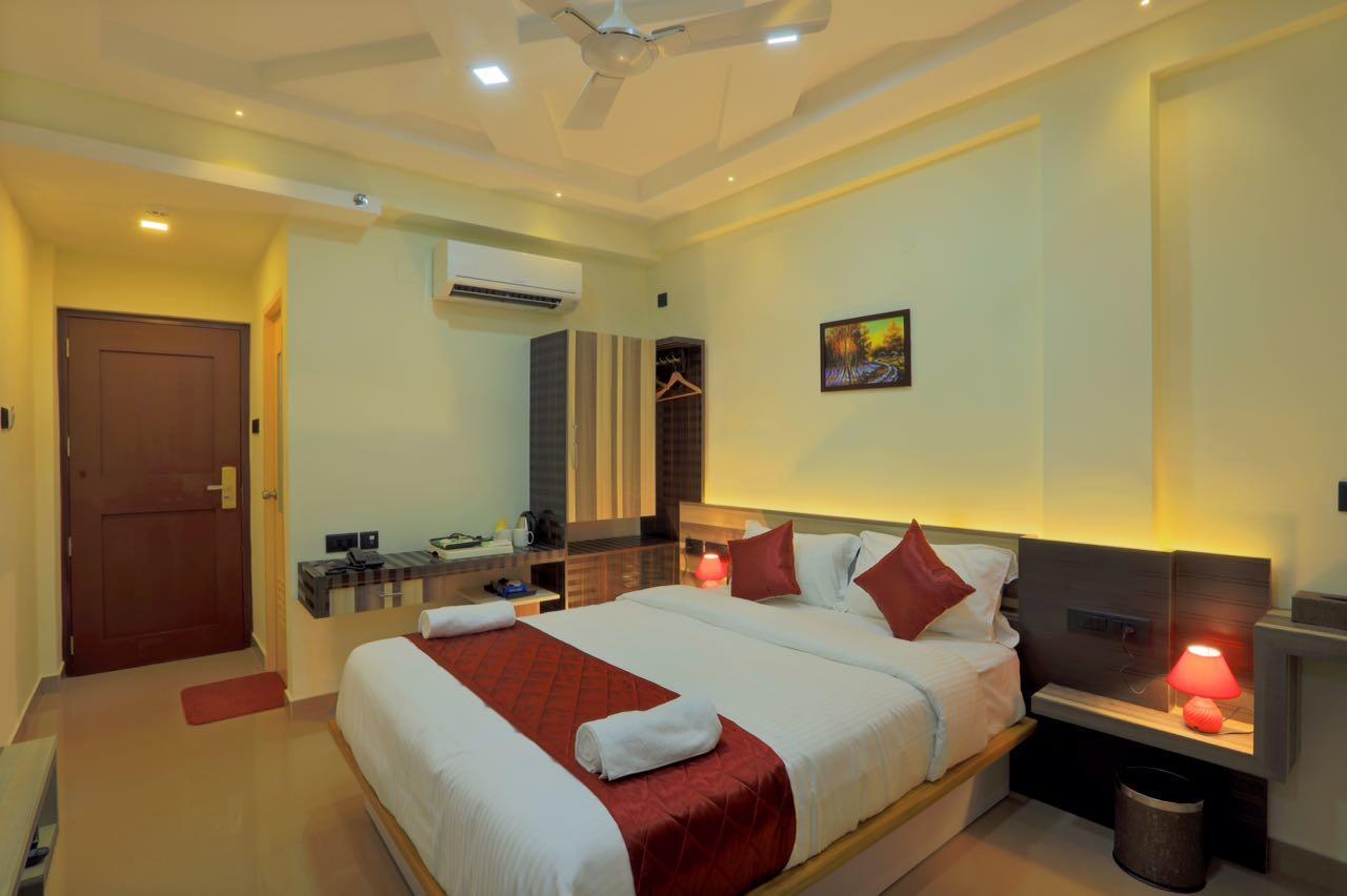 Kenz Residency Hotel Kochi Buitenkant foto